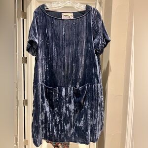 Floreat Luxurious Crushed Velvet Shift Dress in Navy